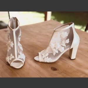 NWT - Handmade for Wedding | Shoe (Boot) - Ivory tulle, flowers, block heel- 8.5